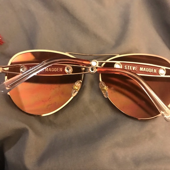 Steve Madden Sunglasses - Picture 4 of 4